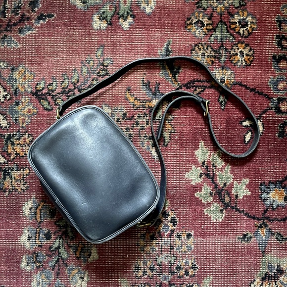 Coach Vintage Crossbody Navy Leather Rectangular Zipper Closure Soft - Picture 5 of 9